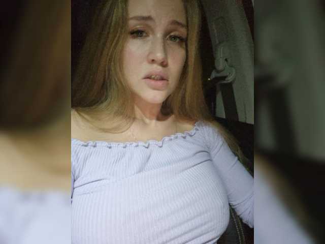 Snímky obrazovky vysielania LEILA-ANGELL