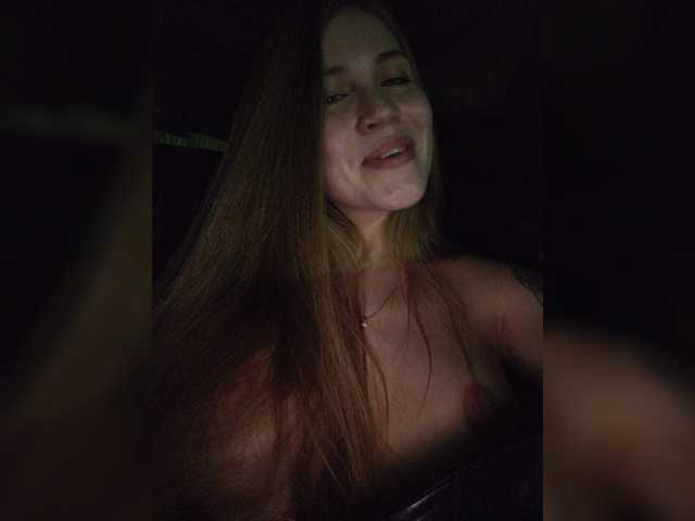 Snímky obrazovky vysielania LEILA-ANGELL