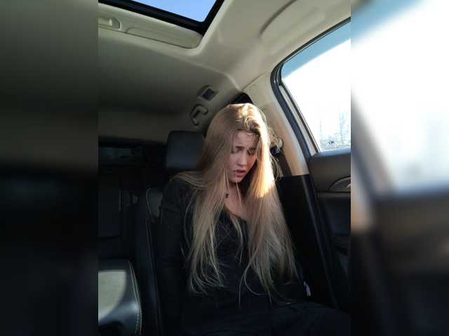 Snímky obrazovky vysielania LEILA-ANGELL