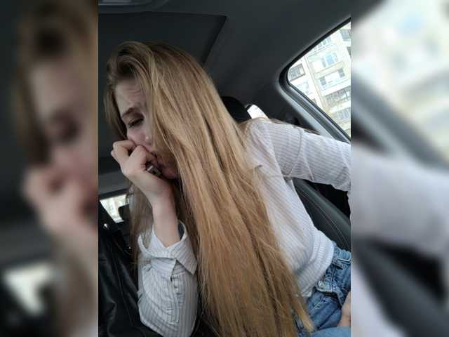 Snímky obrazovky vysielania LEILA-ANGELL