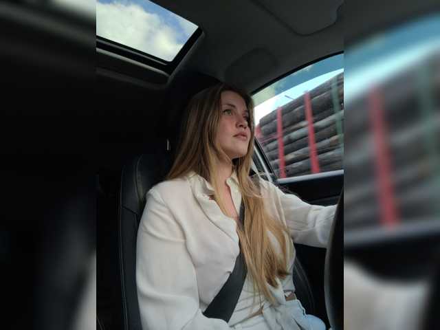 Snímky obrazovky vysielania LEILA-ANGELL