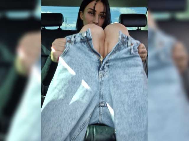 Snímky obrazovky vysielania Tina-