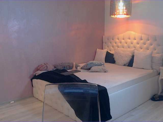 Snímky obrazovky vysielania 18CandyLove