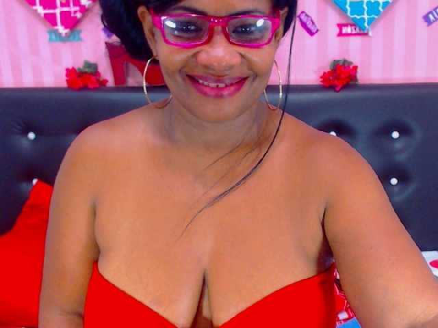 Fotografie AdaBlake Welcome to my room! let's have a horny morning #lovense lush: #allnatural #ebony #pussy #squirt #latina bigtits #bigass - #cum show at goal!