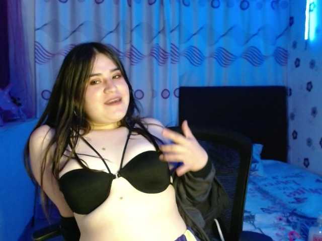 Snímky obrazovky vysielania AdeleBlue