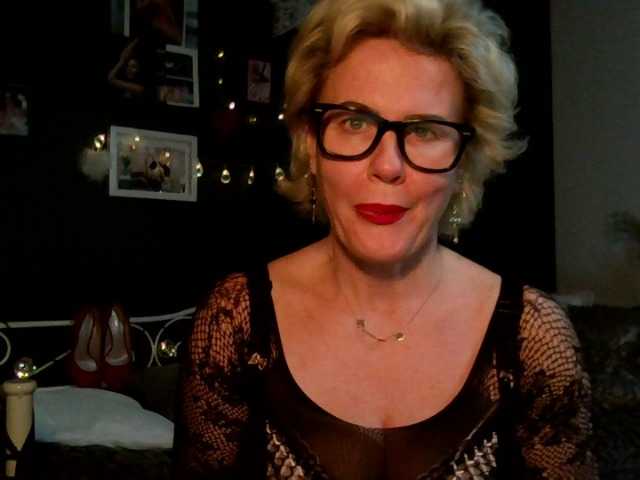 Fotografie AdeleMILF69 top off 200 tkns,PVT's on,lovense on, squrting show , striptease and more