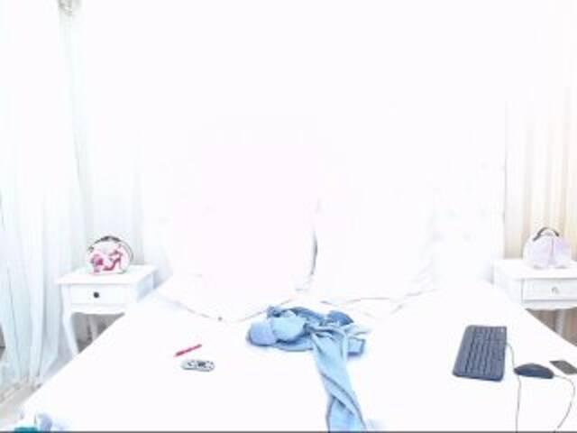 Snímky obrazovky vysielania AdellaydeTay