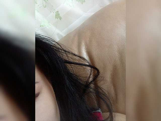 Snímky obrazovky vysielania Adelyat