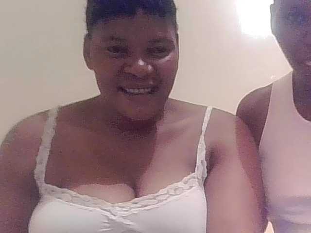 Snímky obrazovky vysielania AfricanQueens