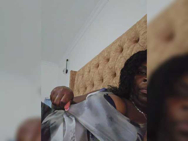 Snímky obrazovky vysielania AfricanShyQueen1