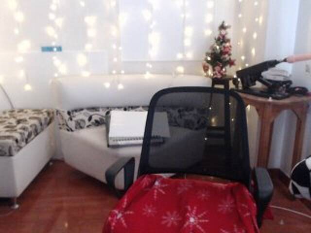 Snímky obrazovky vysielania AhriBluff