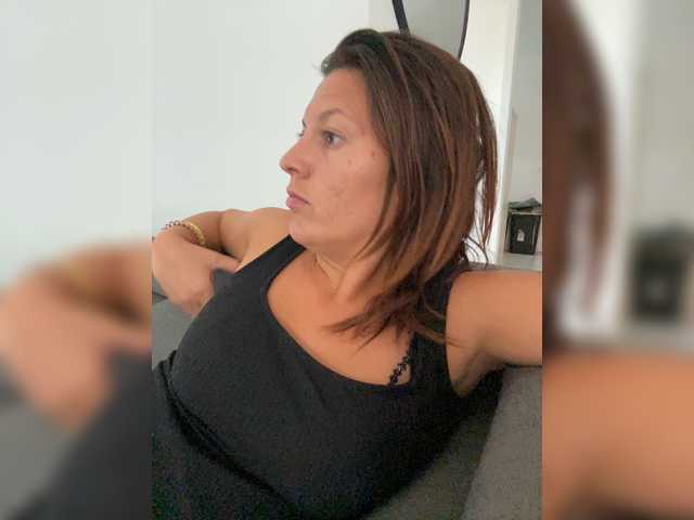 Snímky obrazovky vysielania AimeLeSex1