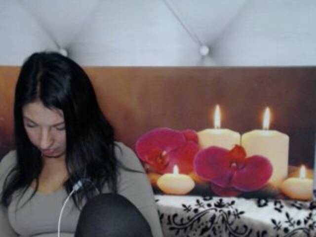 Snímky obrazovky vysielania Aisha255