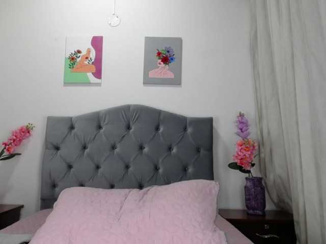 Snímky obrazovky vysielania AishaPower