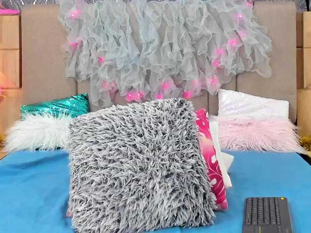 Snímky obrazovky vysielania AkashaLee