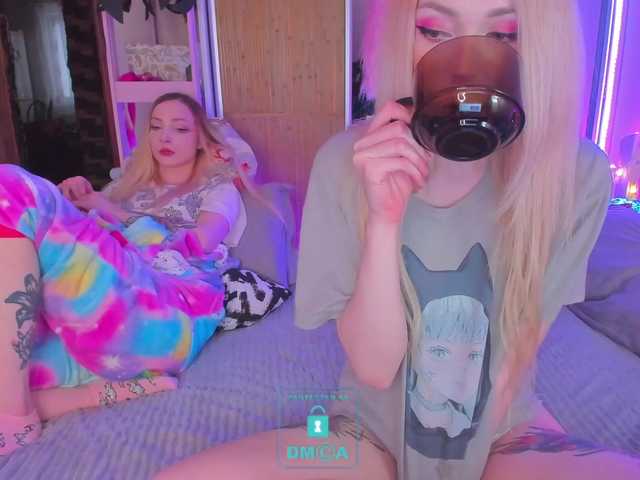 Snímky obrazovky vysielania HornyBunnys