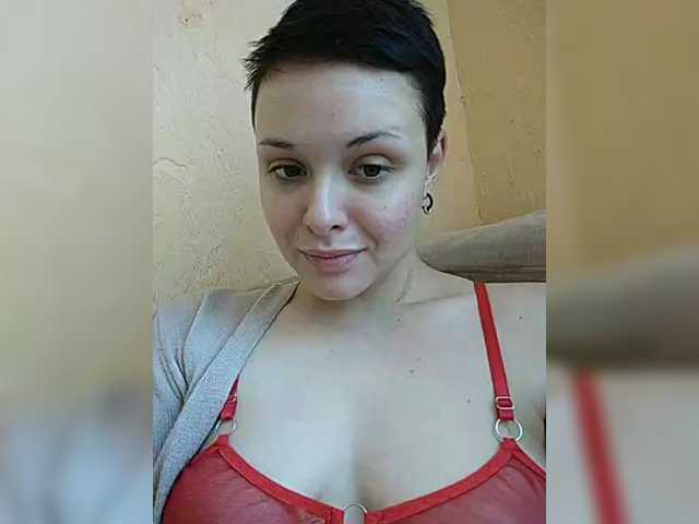 Snímky obrazovky vysielania Katy_Manson