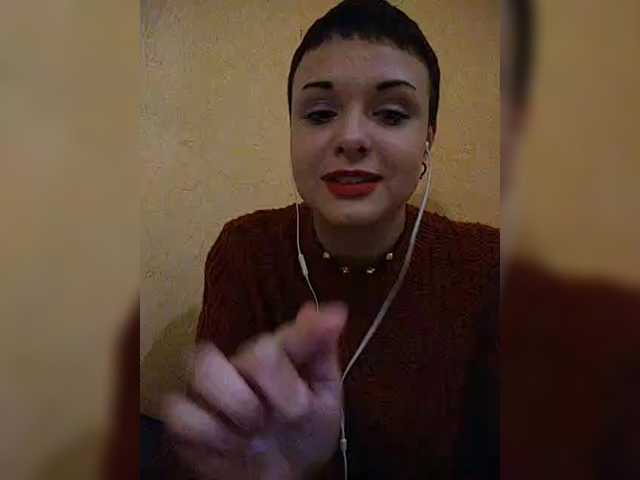 Snímky obrazovky vysielania Katy_Manson