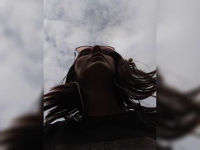 Snímky obrazovky vysielania AlienKamila