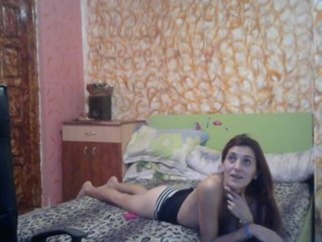 Snímky obrazovky vysielania alishallovexx