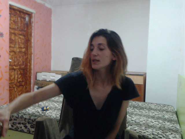 Snímky obrazovky vysielania alishallovexx