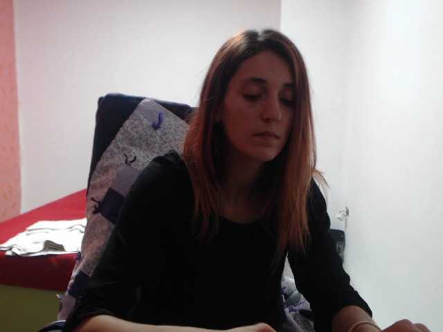 Snímky obrazovky vysielania alishallovexx