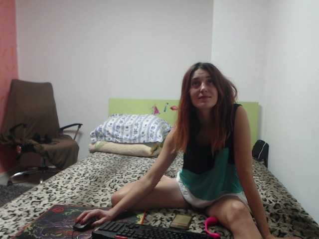 Snímky obrazovky vysielania alishallovexx