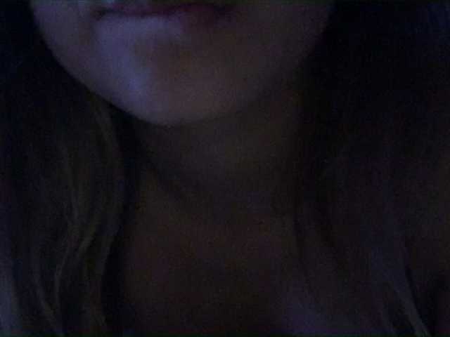 Snímky obrazovky vysielania AlissonKeller