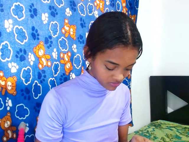 Snímky obrazovky vysielania Alixthompson