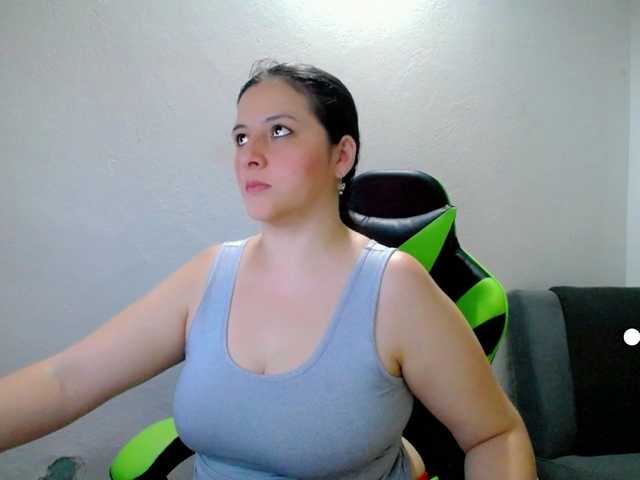 Snímky obrazovky vysielania allisonbaby