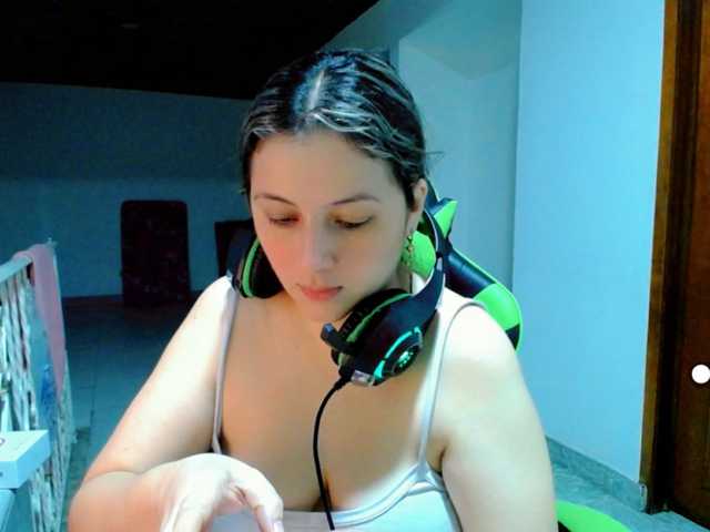 Snímky obrazovky vysielania allisonbaby