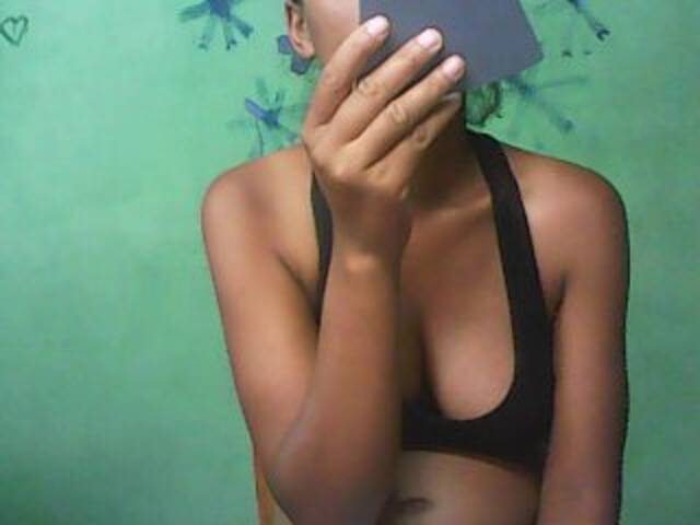 Snímky obrazovky vysielania almapleasure