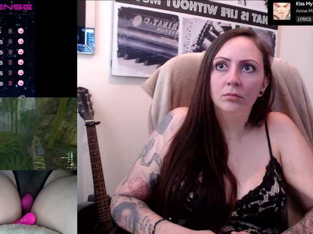 Snímky obrazovky vysielania AmberJayde