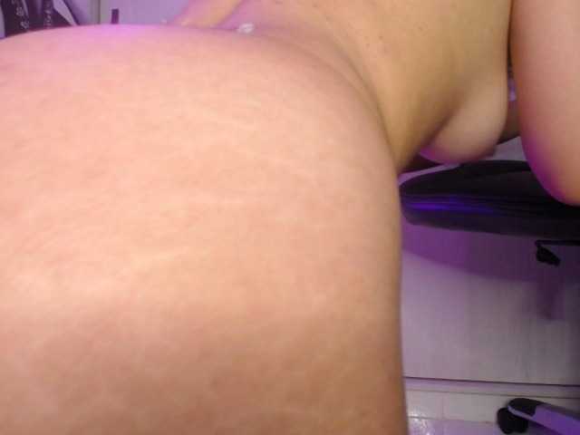 Snímky obrazovky vysielania AmberStonee