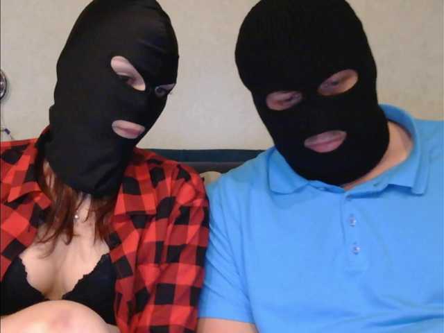 Snímky obrazovky vysielania amodestcouple1