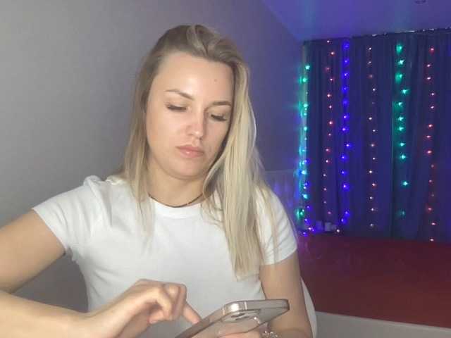 Snímky obrazovky vysielania AmyAirKiss