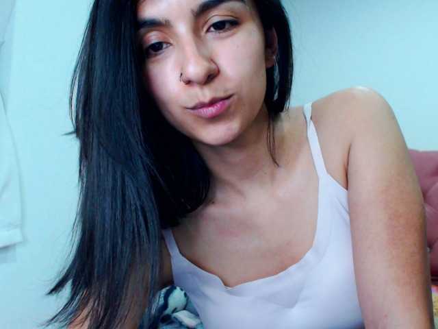 Snímky obrazovky vysielania AnahiBrowns