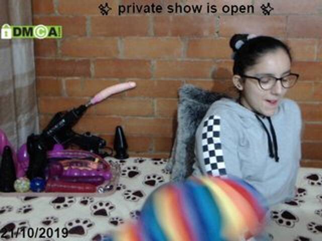 Snímky obrazovky vysielania analgirll