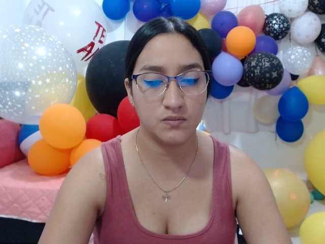 Fotografie Andreacute Hello guys welcome to my room, let's play with my balloons, I'm a looner, I have a hairy pussy, #balloons #bush #hairy #control lush or domi