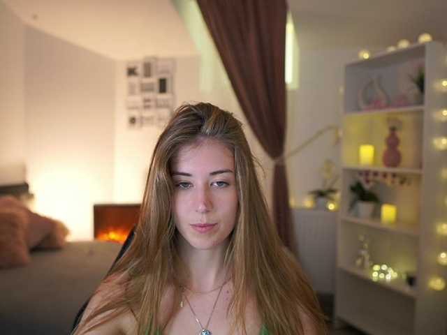 Snímky obrazovky vysielania AngelaWhite18