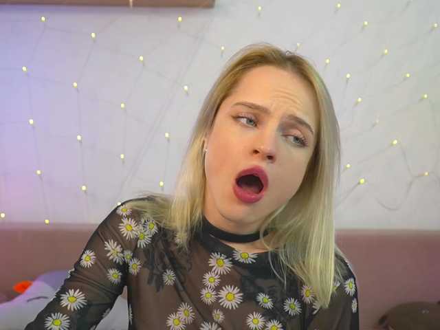 Snímky obrazovky vysielania AngieNatasha054