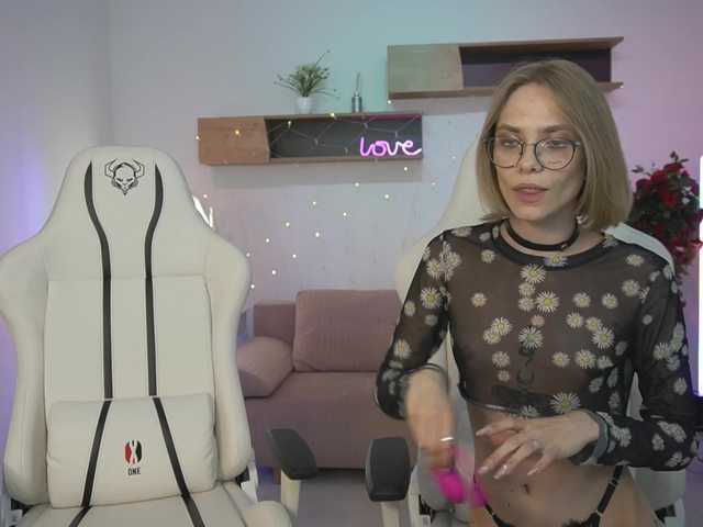 Snímky obrazovky vysielania AngieNatasha054