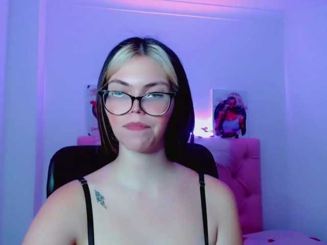 Snímky obrazovky vysielania canela_love