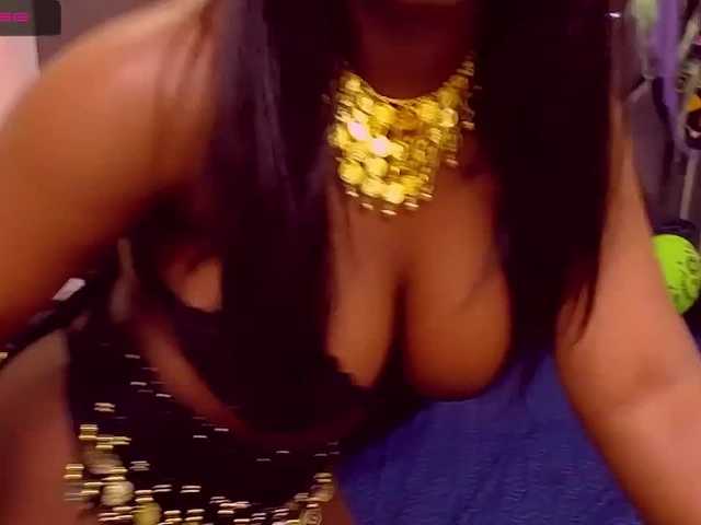 Snímky obrazovky vysielania AnneBullock