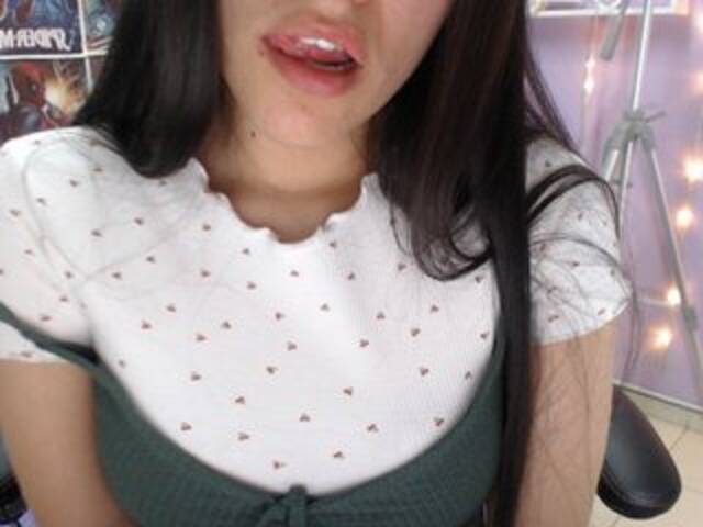 Snímky obrazovky vysielania Anniesclub