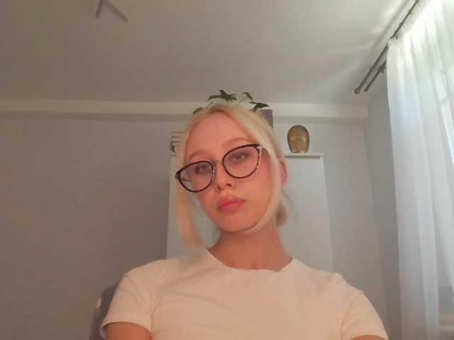 Snímky obrazovky vysielania AnyaDirty