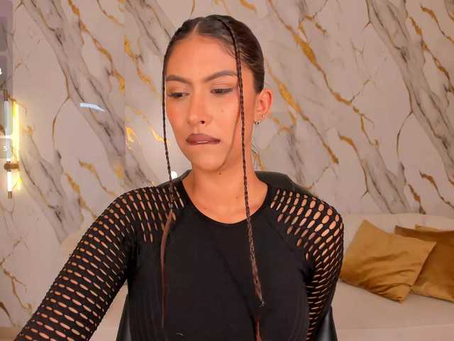 Snímky obrazovky vysielania ArianaDumont