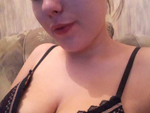 Snímky obrazovky vysielania Virgin_pussy