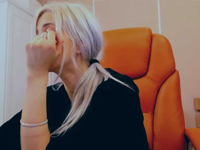 Snímky obrazovky vysielania AryaJolie