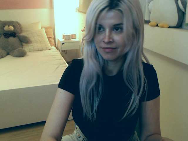 Snímky obrazovky vysielania AryaJolie